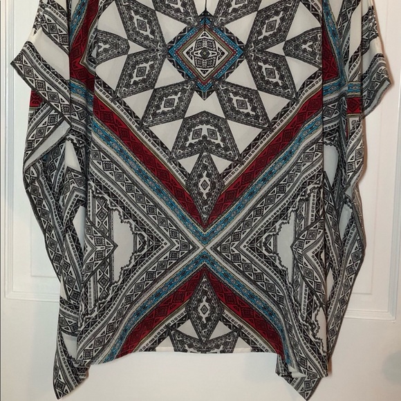 ๐ฌ FINAL MARKDOWN! CHICOโS Scarf Print Slit Shoulder Poncho, 0 = S/M - Picture 6 of 8